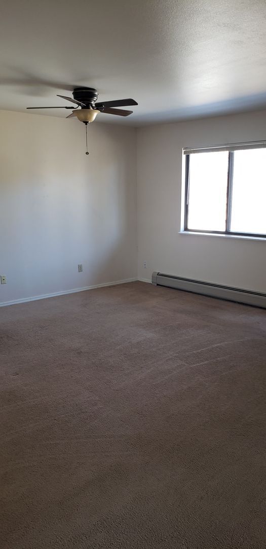 Foto del edificio - 582 E Spruce Dr