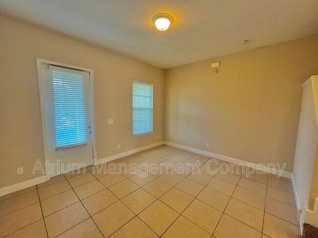Building Photo - 821 Lobelia Dr