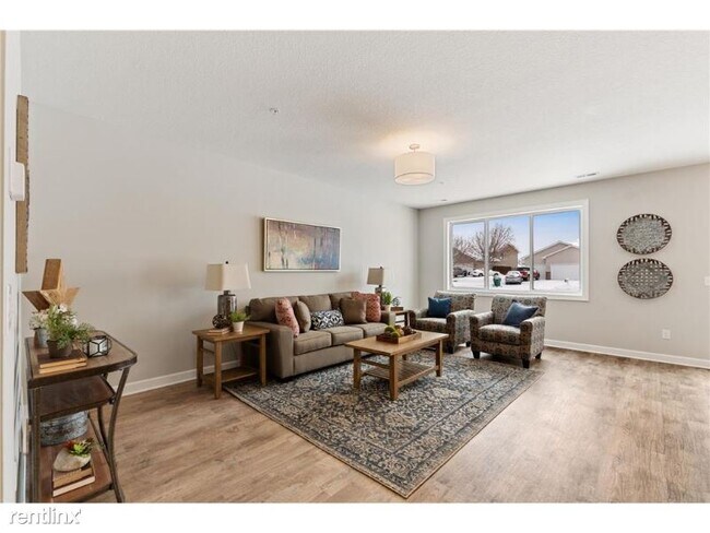 Building Photo - 4 br, 3 bath Townhome - 2107 Cleveland Ln S
