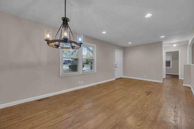 Building Photo - 2820 St Edwards Dr