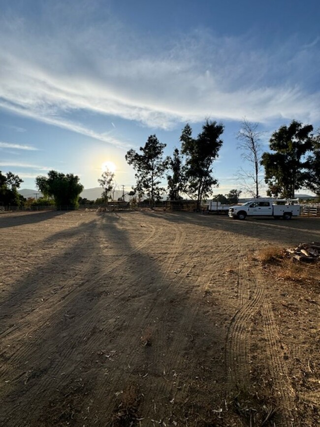 Building Photo - Beautiful Home in the Heart of Hemet