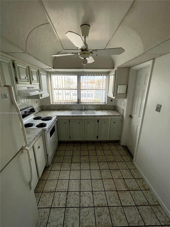 Foto del edificio - 4040 NW 19th St