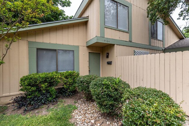 Foto del edificio - 9524 Quail Village Ln