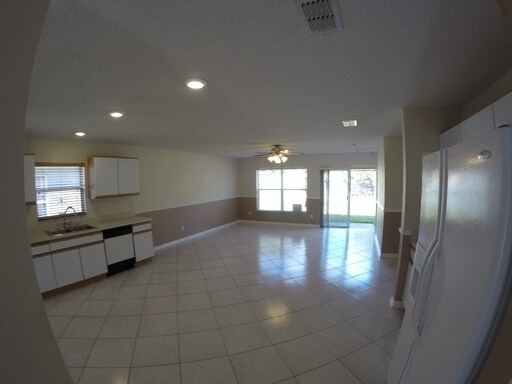 Building Photo - 4 Bedroom, 2 Bathroom, 2 Car Garage home