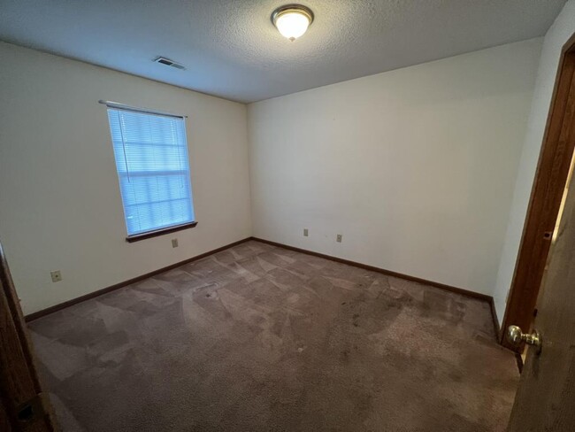 Building Photo - 2920 Orchard Park