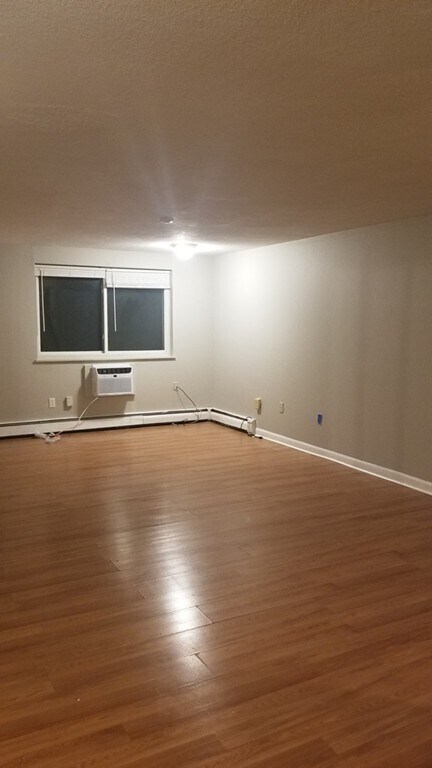 Foto principal - 215 Winter St