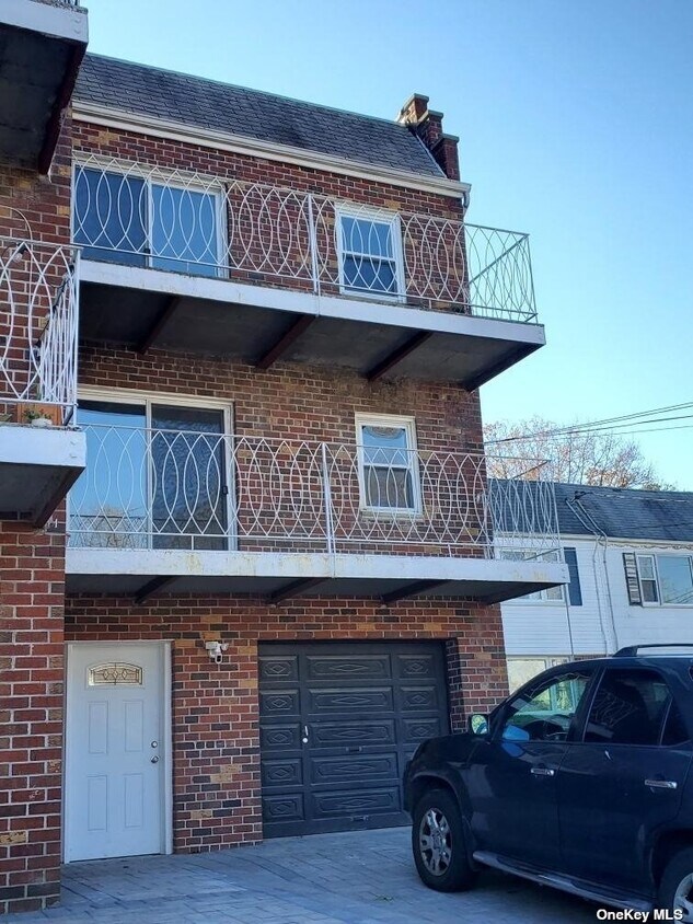 Building Photo - 42-28 Little Neck Pkwy