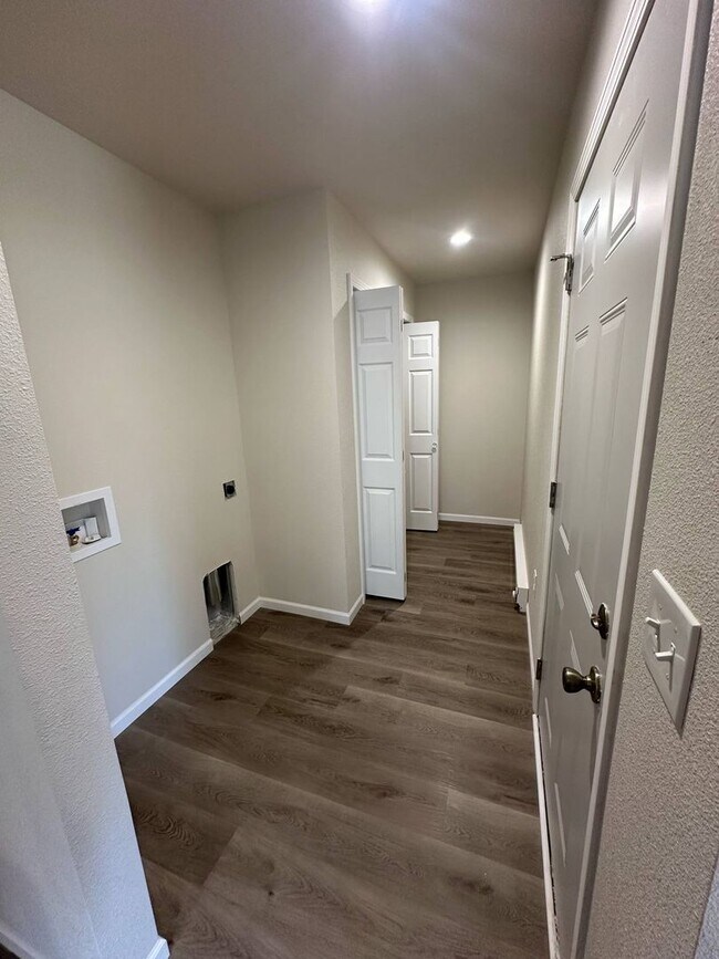 Foto del edificio - NEW Two Bedroom Duplex
