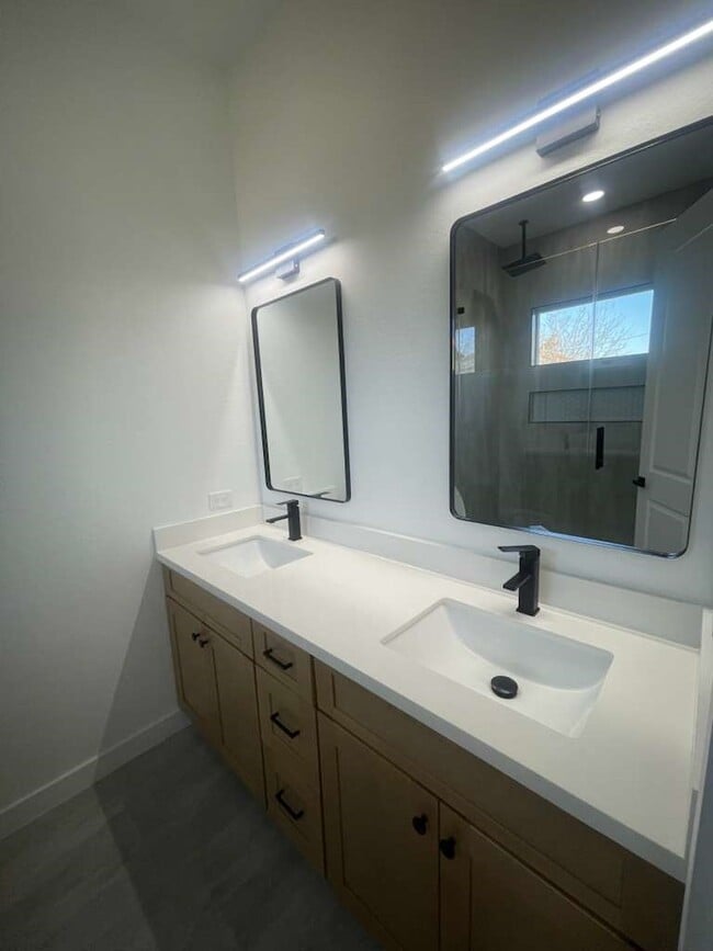 Foto del edificio - 4429 Aledo St