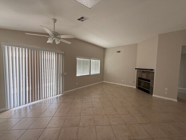 Building Photo - Remodeled Three Bedroom Two Bath in Hemet!