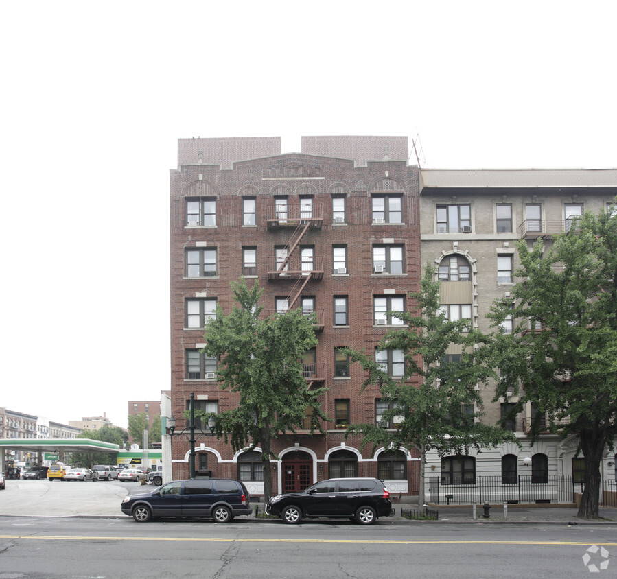 Foto del edificio - 239-241 W 110th St