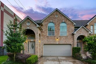 Building Photo - 7630 N Linpar Ct