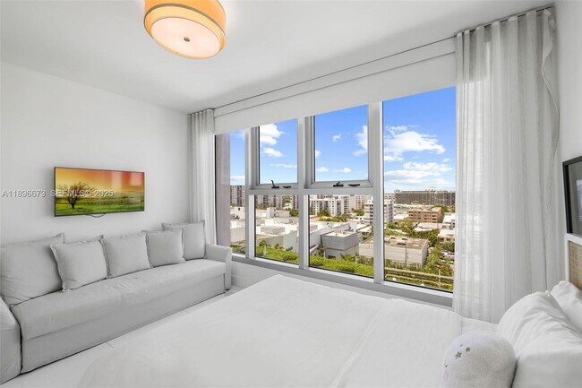 Foto del edificio - 6899 Collins Ave