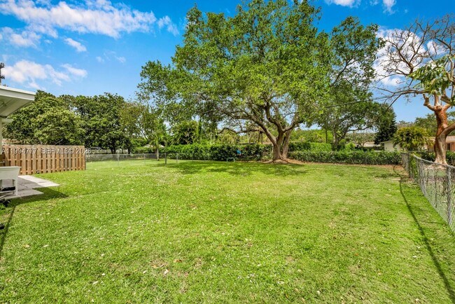 Foto del edificio - Southwest 81st Road, Miami, FL 33156 - 3 BR 2 BA single-family home