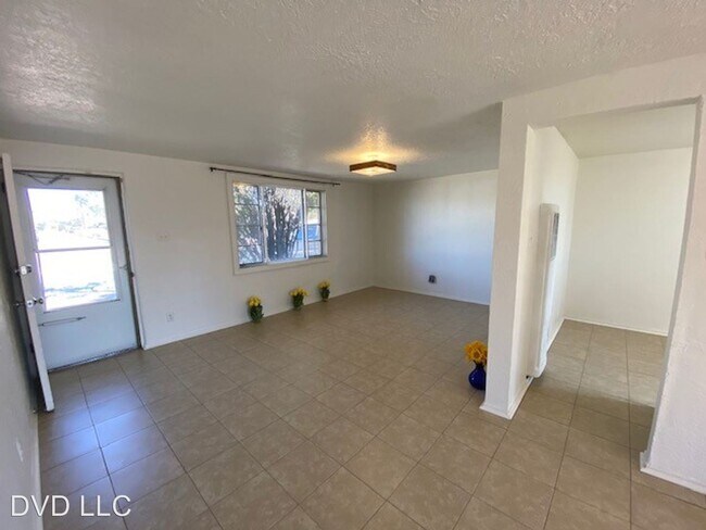 Building Photo - 3 br, 2 bath House - 5812 Aztec Rd NE