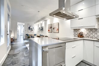 Building Photo - 1218 Rue Alexandre-Desève