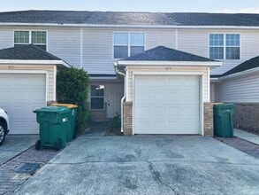 Building Photo - 977 Scenic Oak Ln
