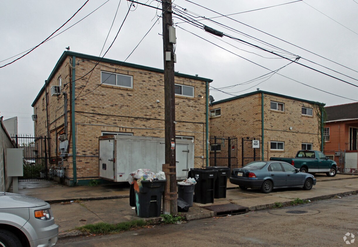 Building Photo - 1228 N Robertson St