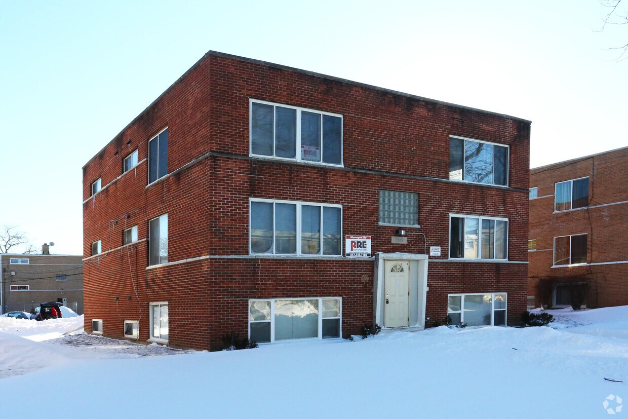 2115 Williamsburg Dr, Waukegan, IL 60085 Apartments in Waukegan, IL