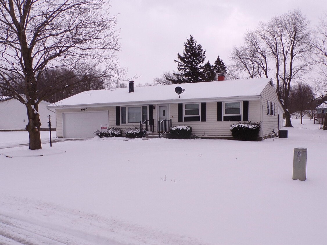 665 Langs Dr, Jonesville, MI 49250 House for Rent in Jonesville, MI