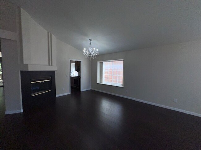 Foto del edificio - Beautifully maintained Elk Grove home with...