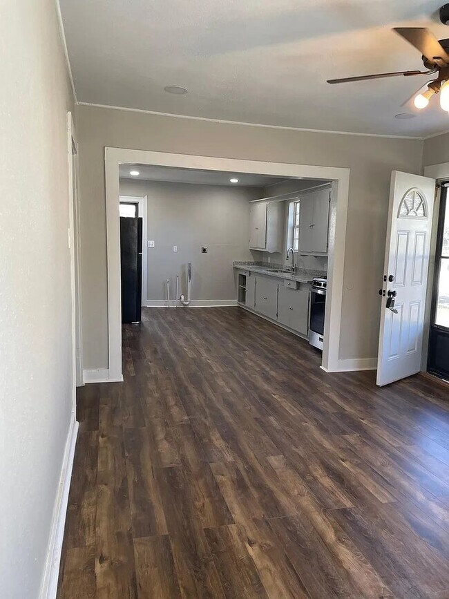 Foto del edificio - Beautifully Remodeled 4-Bedroom Home!