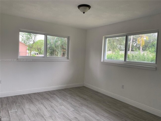 Foto del edificio - 4 br, 3 bath House - 3220 NW 5th Ct