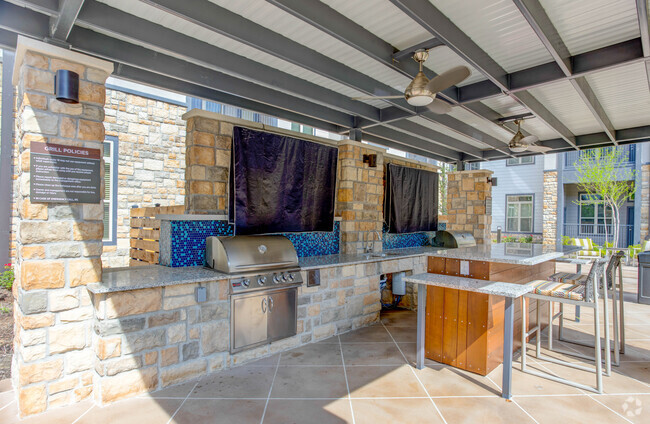 Grilling Area - Larkspur at Shadow Creek