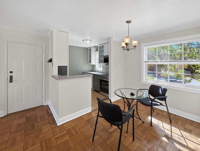 Photo - 1706 W Abingdon Dr Apartment