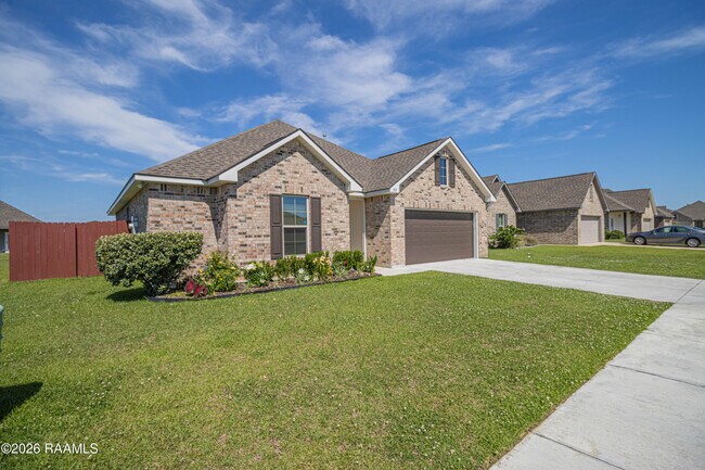 Foto del edificio - 303 Tall Meadows Ln