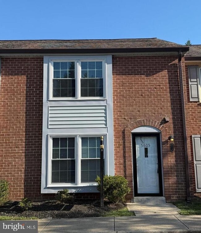 Building Photo - 5605 Independence Cir