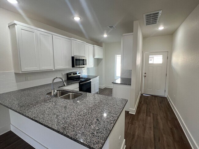 Building Photo - Move in to a brand new townhome today!