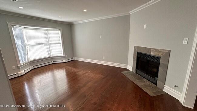 Foto del edificio - 65 E River Rd