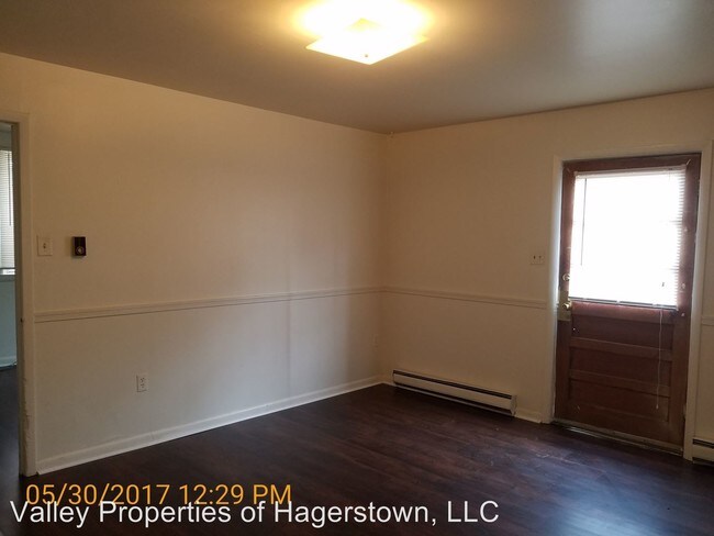 Building Photo - 105 N Mulberry St