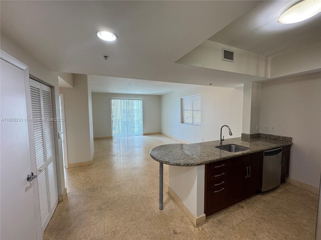 Primary Photo - 7280 SW 89th St