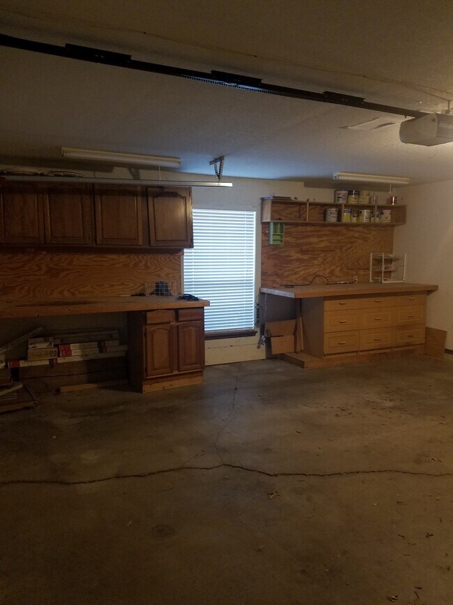 Building Photo - Large 3 bedroom 2 bath home in West Norman