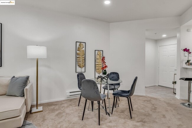 Building Photo - 300 Caldecott Ln