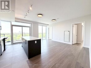 Building Photo - 664 Spadina Ave.