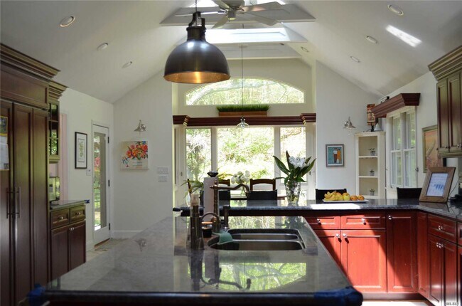 Building Photo - 267 Oyster Bay Road