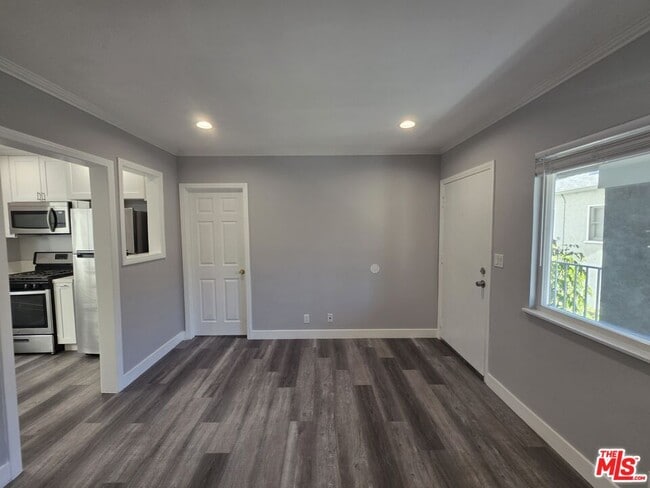 Foto del edificio - 105 Roswell Ave