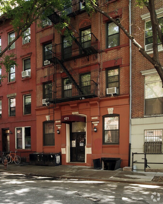 Building Photo - 421 E Ninth St