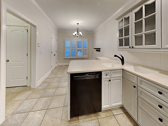 Building Photo - 539 Woodruff Pkwy
