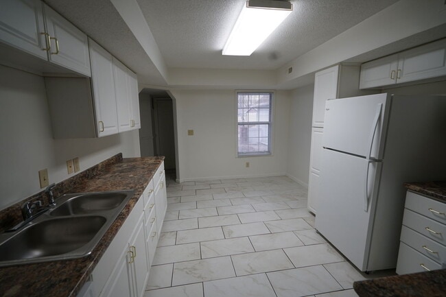 Foto del edificio - 2501 Crestline Ct