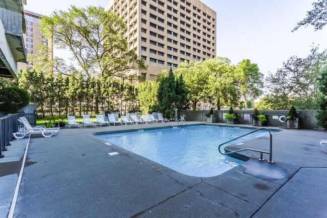 Foto del edificio - 600 Admiral Blvd