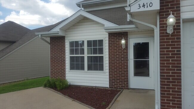 Foto del edificio - 3408-3410-3410 Squirrel Dr