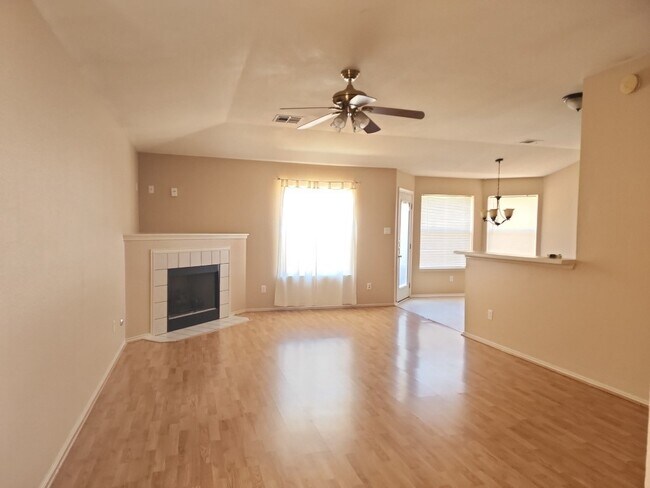 Foto del edificio - 3642 Windhill Loop