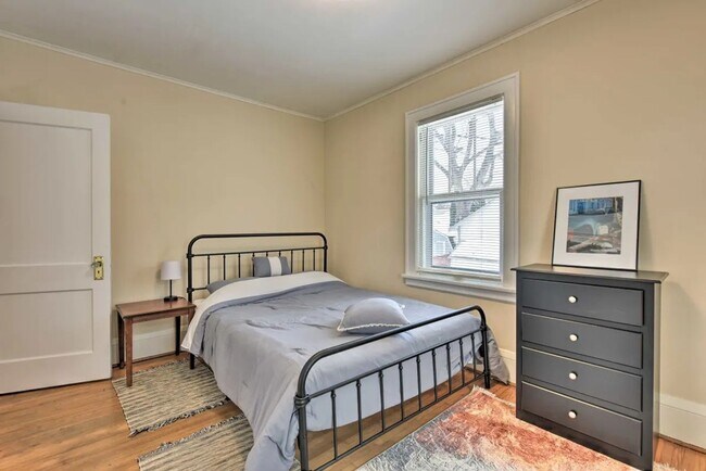 Foto del edificio - Beautiful 4 bedroom in Mac Groveland area