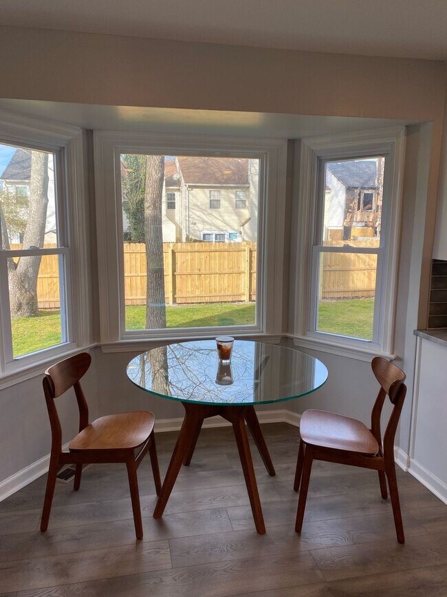 Building Photo - Beautifully 4-Bedroom Home in Desirable Vi...