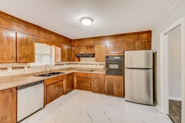 Foto del edificio - Spacious 3-Bedroom Home in Birmingham