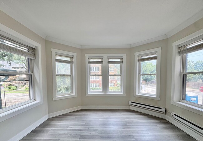 Foto del edificio - 1425 W Hutchinson St